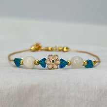 Load image into Gallery viewer, Lux Crystal Flower Bracelet – Timeless and Chic, Daisy
